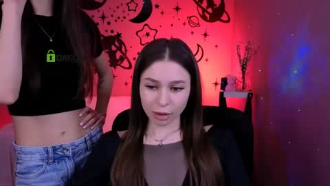 Snapshot of flora_ri chatting on 04.13.26 just ask me online show from 04.13.26