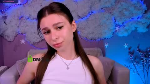 Snapshot of flora_ri chatting on 05.26.26 just ask me online show from 05.26.26