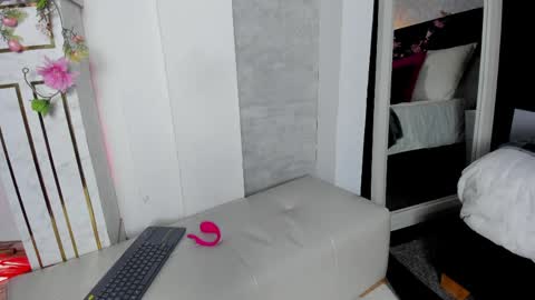 FLORA online show from 04.04.26