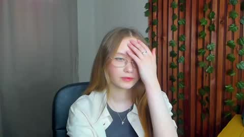 Snapshot of floralarsson chatting on 05.27.26 hey there guys im Flora no not the one from WInx. But I love magical stuff and especially I love nature. I dont know I thin online show from 05.27.26