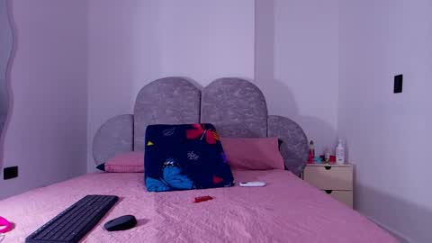 Snapshot of flordecayena_ chatting on 05.12.26 Flordecayena online show from 05.12.26