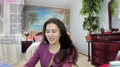 Snapshot of flower_nicole chatting on 02.12.25 Nicole online show from 02.12.25