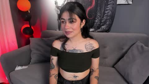 Snapshot of flower_smith_ chatting on 10.14.25 Its a pleasure to meet you. Im Flower. Help me reach 1k. Follow me. online show from 10.14.25