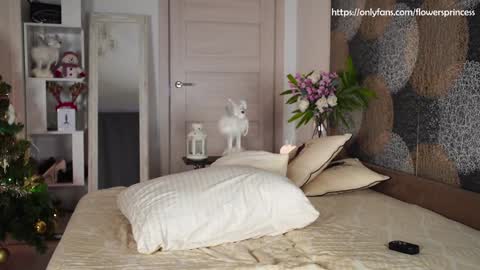 Snapshot of flowersprincess chatting on 01.13.25 DARYA online show from 01.13.25