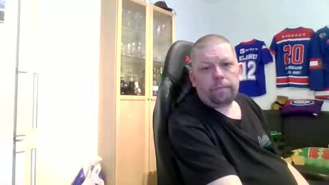 Snapshot of fluffy_espen chatting on 04.23.26 fluffy_espen online show from 04.23.26