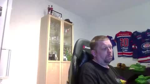 Snapshot of fluffy_espen chatting on 05.25.26 fluffy_espen online show from 05.25.26