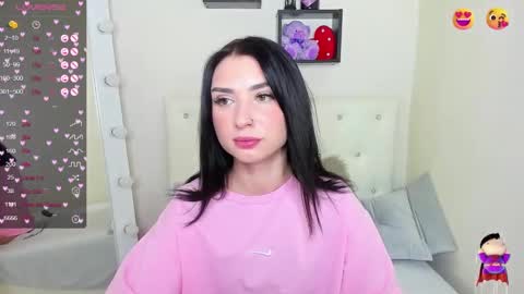 Snapshot of flufyfoxx chatting on 12.06.24 Lina online show from 12.06.24