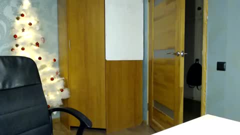 Molli  Ready for any play with you. Hottest show in pvt  Help a student earn big tokens  online show from 01.21.25