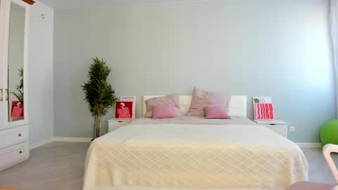 Kira online show from 09.19.25