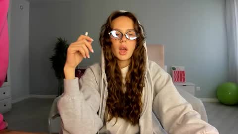 Kira online show from 09.22.25