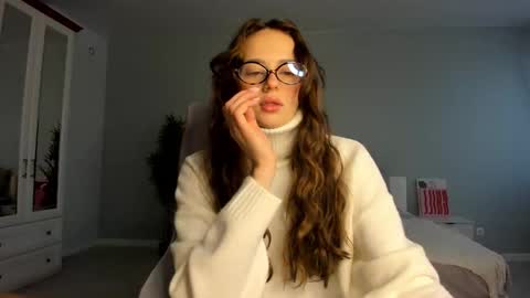 Kira online show from 10.15.25