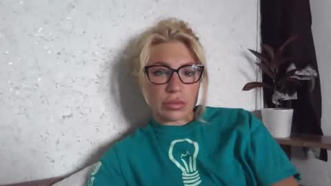 Snapshot of fox_red_lady7 chatting on 09.29.25 fox_red_lady7 online show from 09.29.25