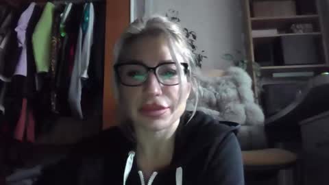 fox_red_lady7 online show from 11.17.25