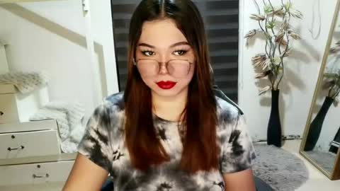 Snapshot of foxieeealona chatting on 06.28.26 Alicia Baby online show from 06.28.26