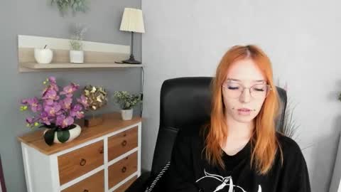 Snapshot of foxsonya chatting on 05.13.26 Sonya online show from 05.13.26