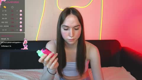 Snapshot of foxxy_girl_ chatting on 09.11.25 andice online show from 09.11.25