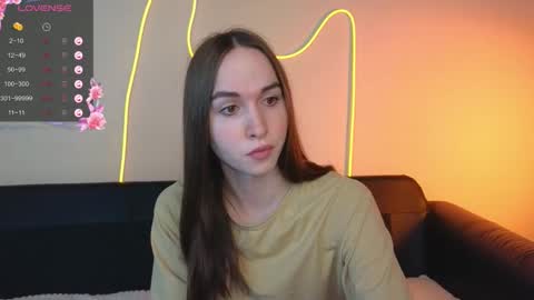 Snapshot of foxxy_girl_ chatting on 09.15.25 andice online show from 09.15.25
