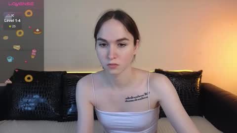 Snapshot of foxxy_girl_ chatting on 09.30.25 andice online show from 09.30.25