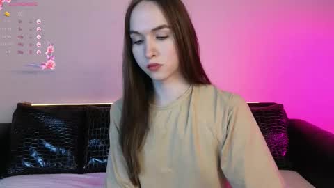 Snapshot of foxxy_girl_ chatting on 10.15.25 andice online show from 10.15.25