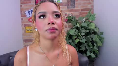 Snapshot of foxy__karla chatting on 05.28.26 Karla online show from 05.28.26