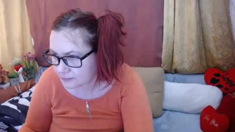 Snapshot of foxydesiree chatting on 05.18.26 foxydesiree online show from 05.18.26