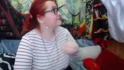 Snapshot of foxydesiree chatting on 05.22.26 foxydesiree online show from 05.22.26