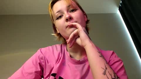 Snapshot of foxydollkate chatting on 04.27.26 Kate online show from 04.27.26
