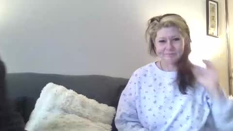 Snapshot of foxyfang chatting on 02.02.26 foxyfang online show from 02.02.26