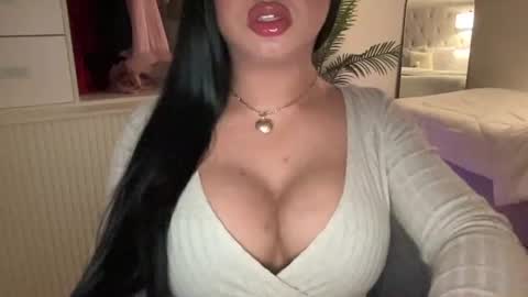 Snapshot of foxyluscious chatting on 01.08.25 Ms Celeste Anne online show from 01.08.25