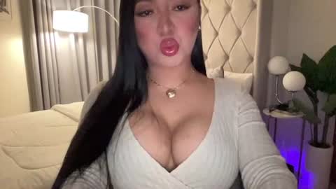 Snapshot of foxyluscious chatting on 01.12.25 Ms Celeste Anne online show from 01.12.25