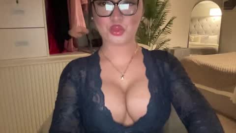 Snapshot of foxyluscious chatting on 02.18.25 Ms Celeste Anne online show from 02.18.25