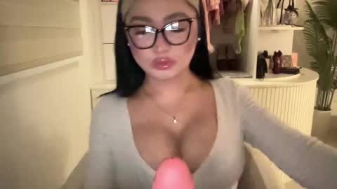 Snapshot of foxyluscious chatting on 02.22.25 Ms Celeste Anne online show from 02.22.25