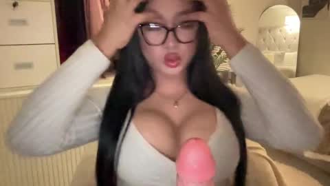 Snapshot of foxyluscious chatting on 02.23.25 Ms Celeste Anne online show from 02.23.25