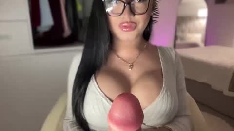 Snapshot of foxyluscious chatting on 09.20.25 Ms Celeste Anne online show from 09.20.25
