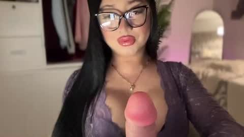 Snapshot of foxyluscious chatting on 10.20.25 Ms Celeste Anne online show from 10.20.25