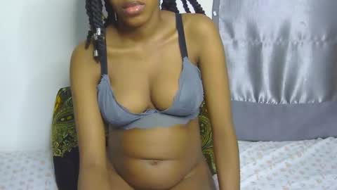 Snapshot of foxypennyy chatting on 09.28.25 foxypennyy online show from 09.28.25