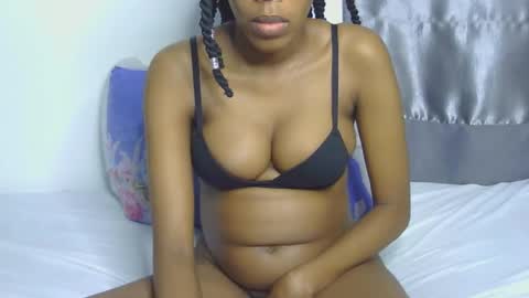 Snapshot of foxypennyy chatting on 10.01.25 foxypennyy online show from 10.01.25