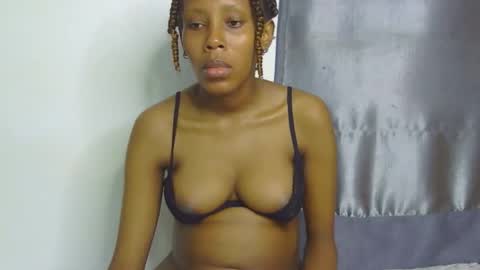 Snapshot of foxypennyy chatting on 10.25.25 foxypennyy online show from 10.25.25