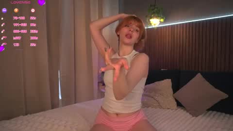 Snapshot of foxyrise chatting on 04.21.26 Jane Foxy online show from 04.21.26