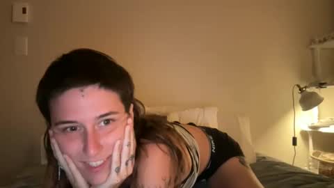 Snapshot of fragariia chatting on 09.19.25 Chlo online show from 09.19.25