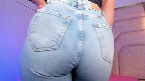 Snapshot of francheska121 chatting on 04.22.26 francheska121 online show from 04.22.26