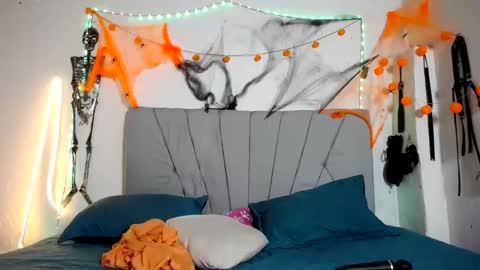 francihot4 online show from 10.29.25