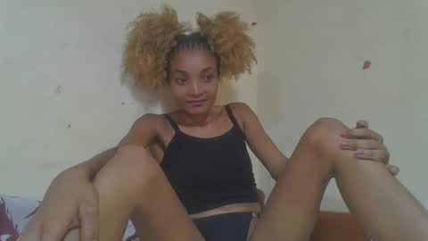 Snapshot of francinoli chatting on 03.22.26 Francinoli online show from 03.22.26