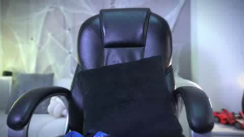 Frank Farrell. Hey remember to give me a thumbs up Ty online show from 11.03.25