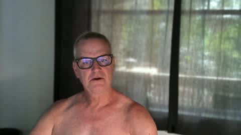 Snapshot of frankfruter10 chatting on 06.15.26 hung4fun online show from 06.15.26