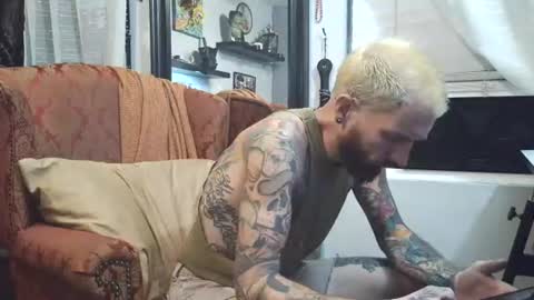 Snapshot of frankiedray chatting on 06.18.26 Frankie DRay LikeFollowShareBuild online show from 06.18.26