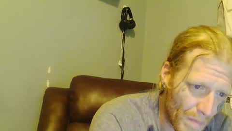 Snapshot of frankoze80 chatting on 10.21.25 frankoze80 online show from 10.21.25
