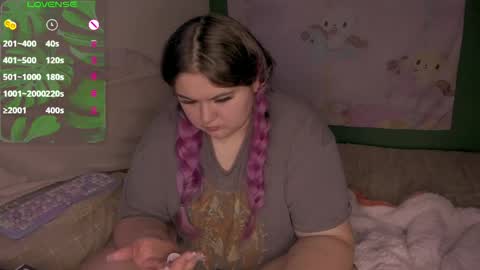 Snapshot of freakcute_friends chatting on 02.11.25 Alice online show from 02.11.25