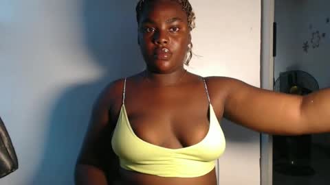 Snapshot of freakie_clit chatting on 12.08.24 pandora online show from 12.08.24