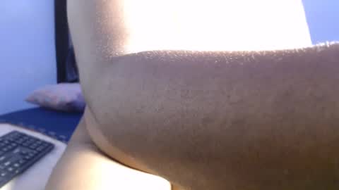 Snapshot of freakie_clit chatting on 01.06.25 pandora online show from 01.06.25